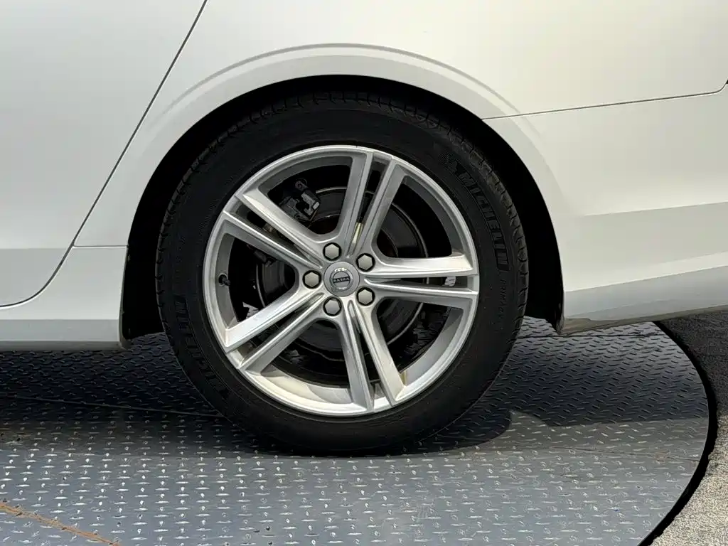 Volvo S90 — миниатюра 15