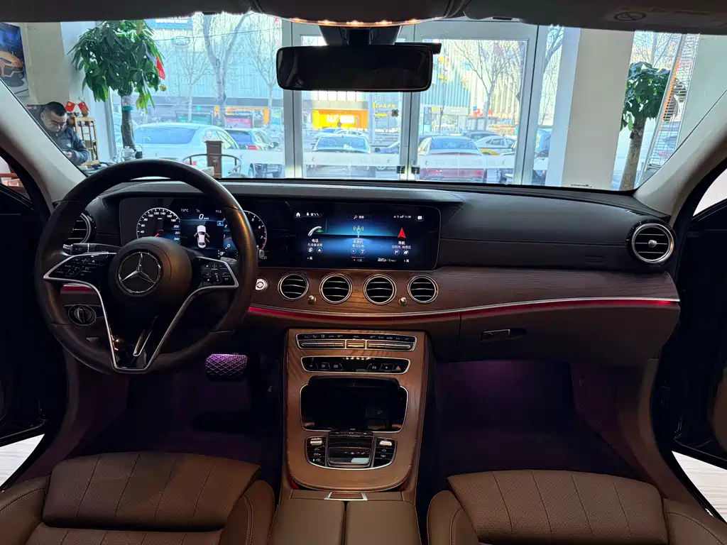 MERCEDES-BENZ E CLASS