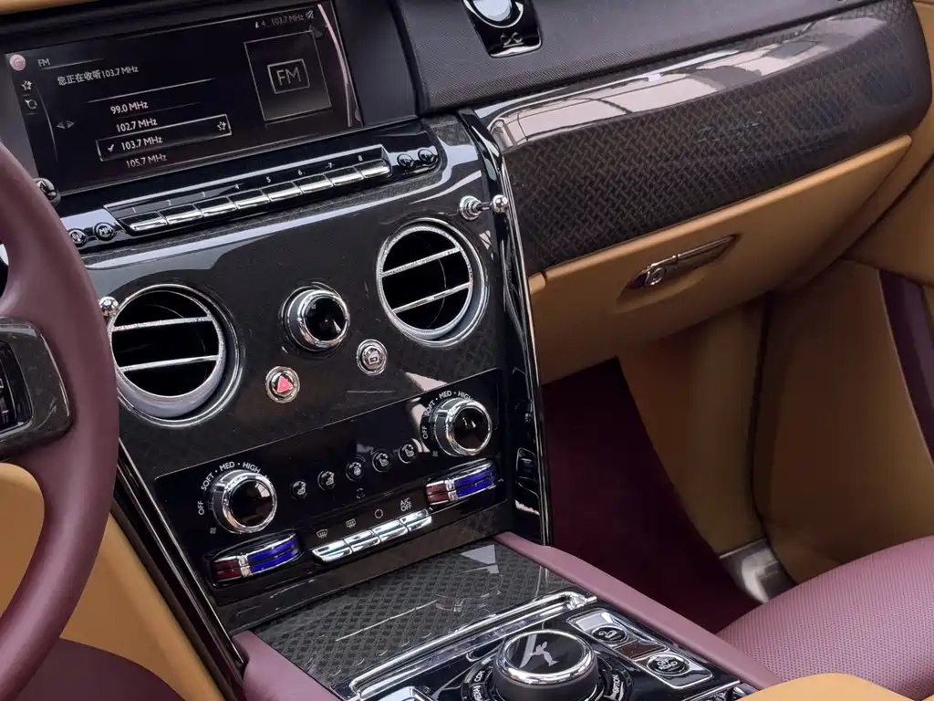 Rolls-Royce Cullinan — миниатюра 27