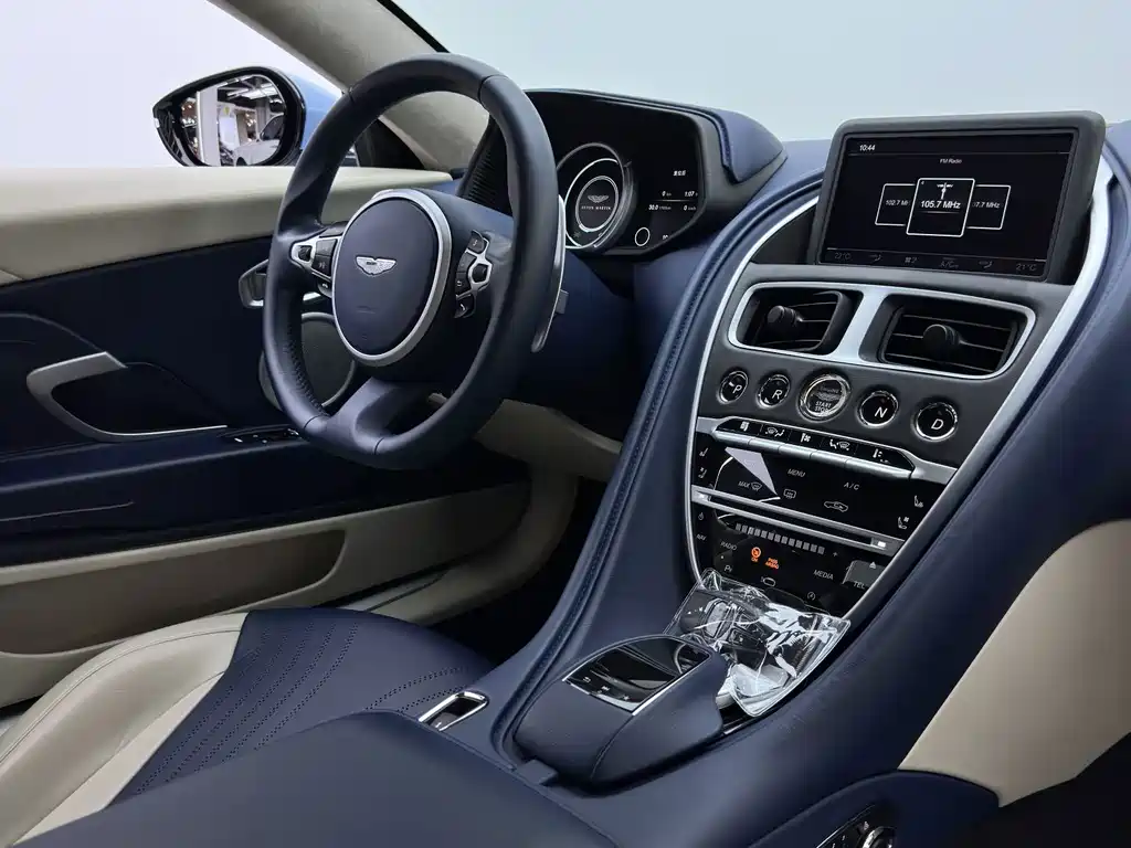 Aston Martin DB11 — миниатюра 11
