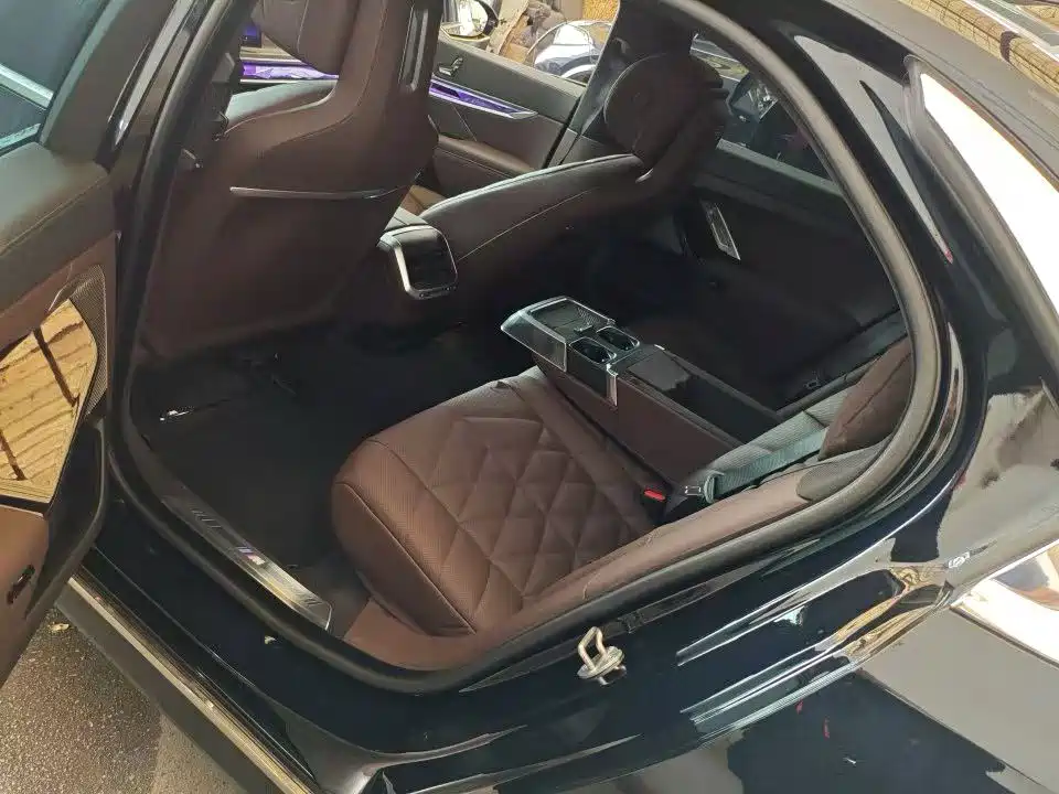 BMW 7 Series — миниатюра 4
