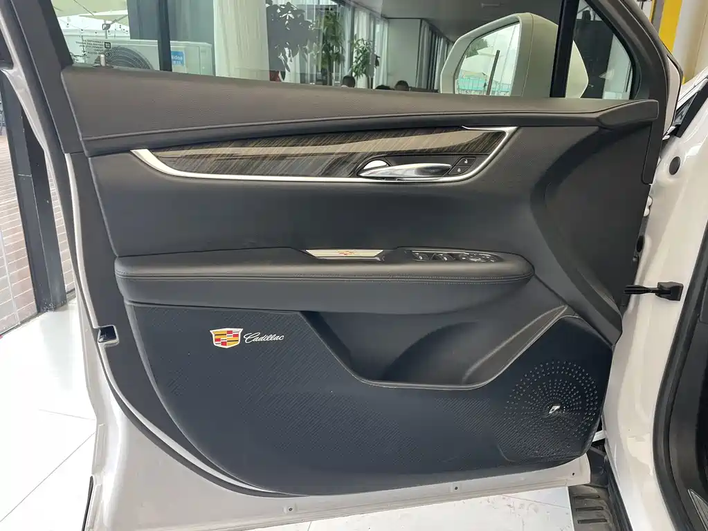 Cadillac XT5 — миниатюра 5
