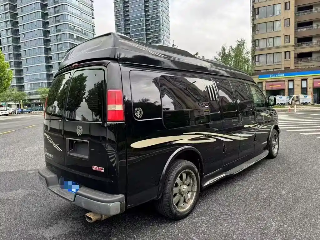 GMC Savana — миниатюра 3