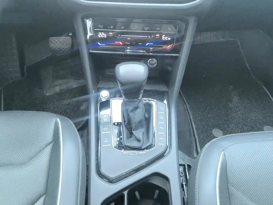 Volkswagen Tiguan L PHEV — миниатюра 16