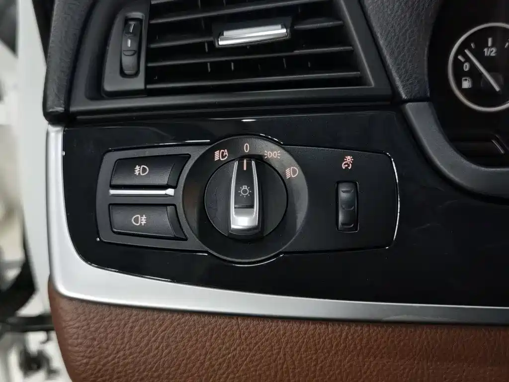 BMW 5 Series — миниатюра 21