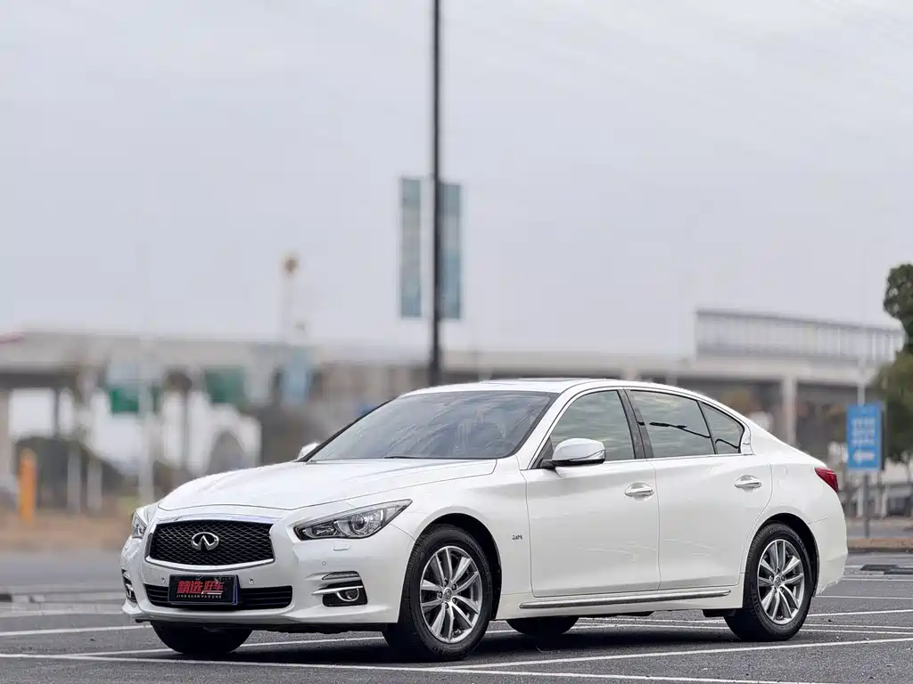 Infiniti Q50L 2015