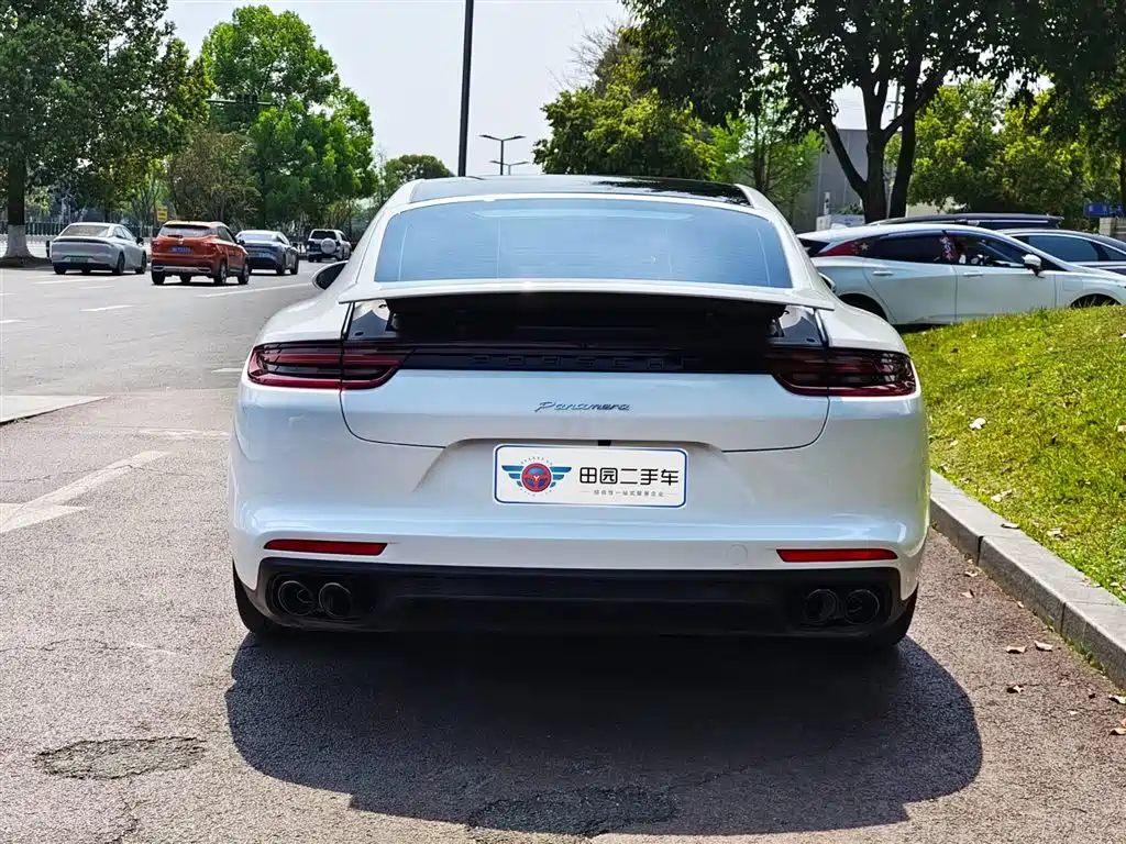 PORSCHE PANAMERA