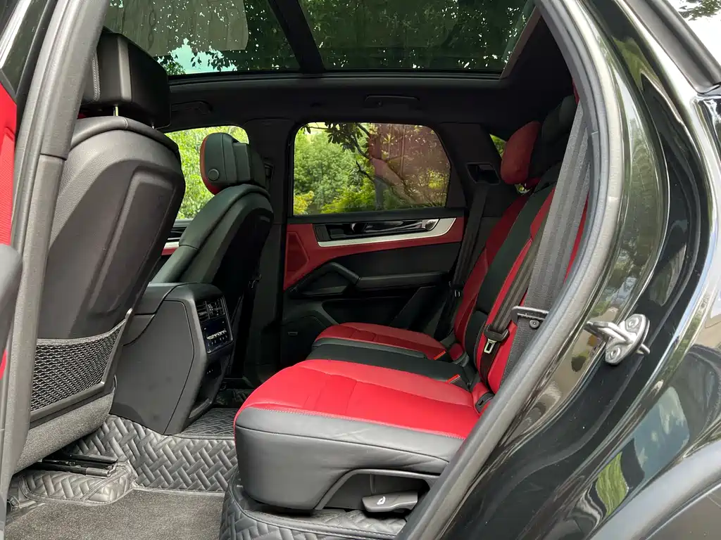 Porsche Cayenne — миниатюра 9