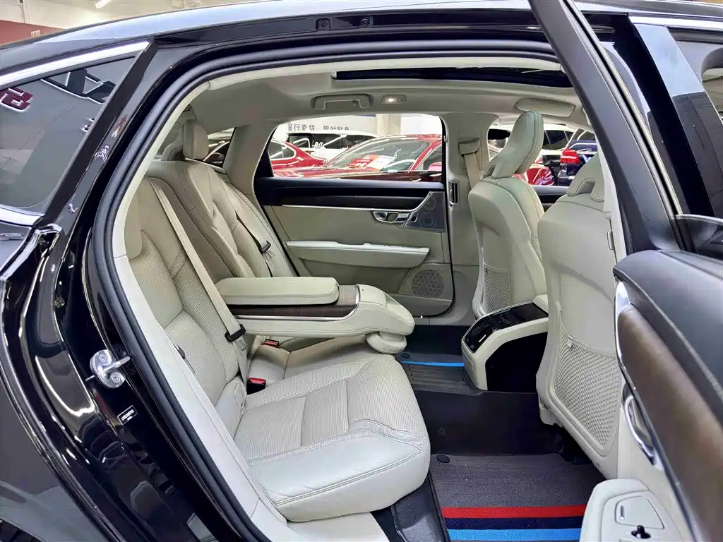 Volvo S90 2022 B5 Luxury