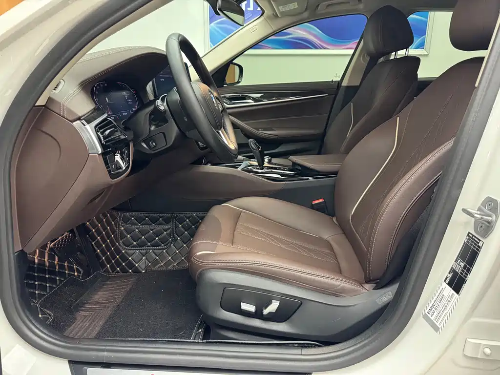 BMW 5 Series — миниатюра 12