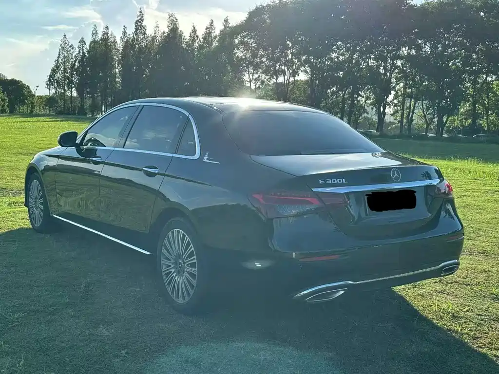 Mercedes-Benz E-Class — миниатюра 8