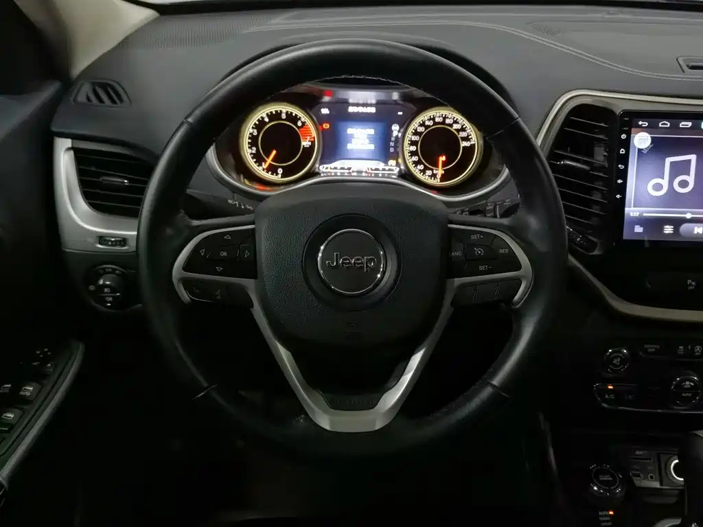 Jeep Cherokee — миниатюра 11