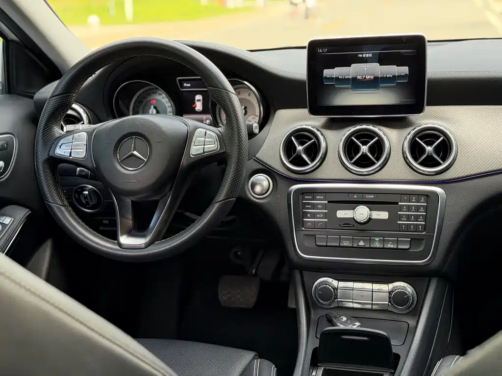 Mercedes-Benz GLA — миниатюра 8