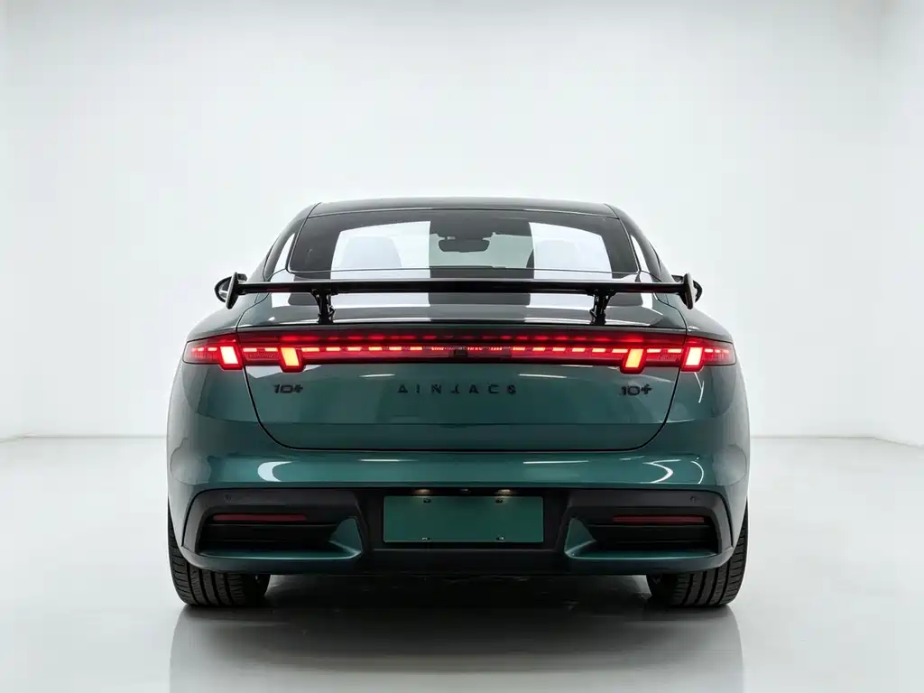 Lynk & Co 10 — миниатюра 4