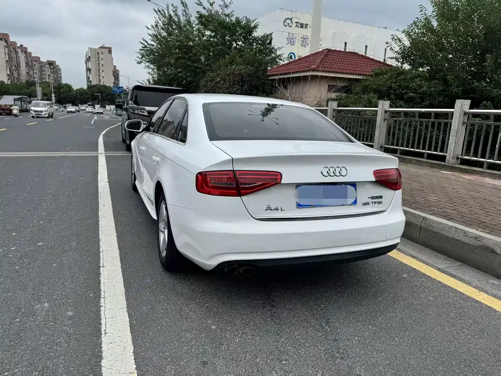 Audi A4L 2013 35 TFSI AT Comfort