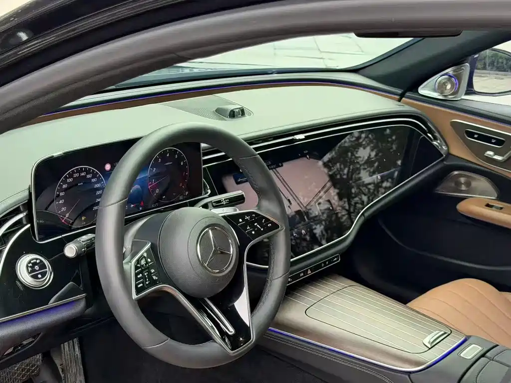 Mercedes-Benz E-Class — миниатюра 7