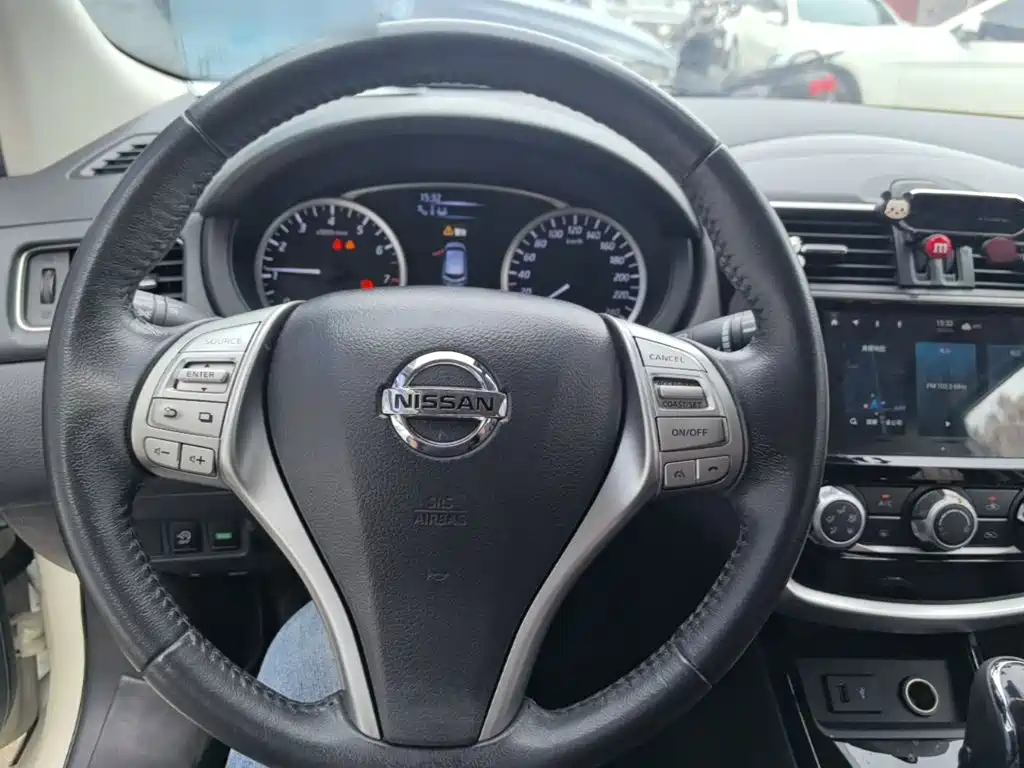 Nissan Tiida — миниатюра 11