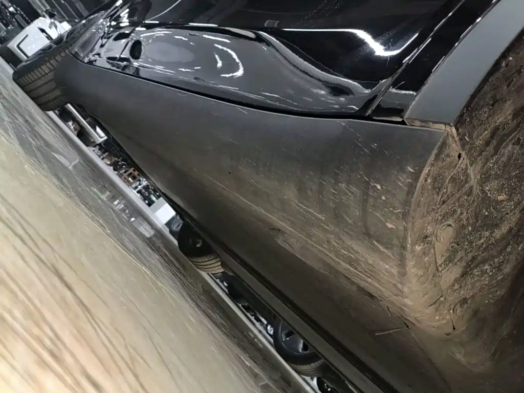 Tesla Model Y — миниатюра 21