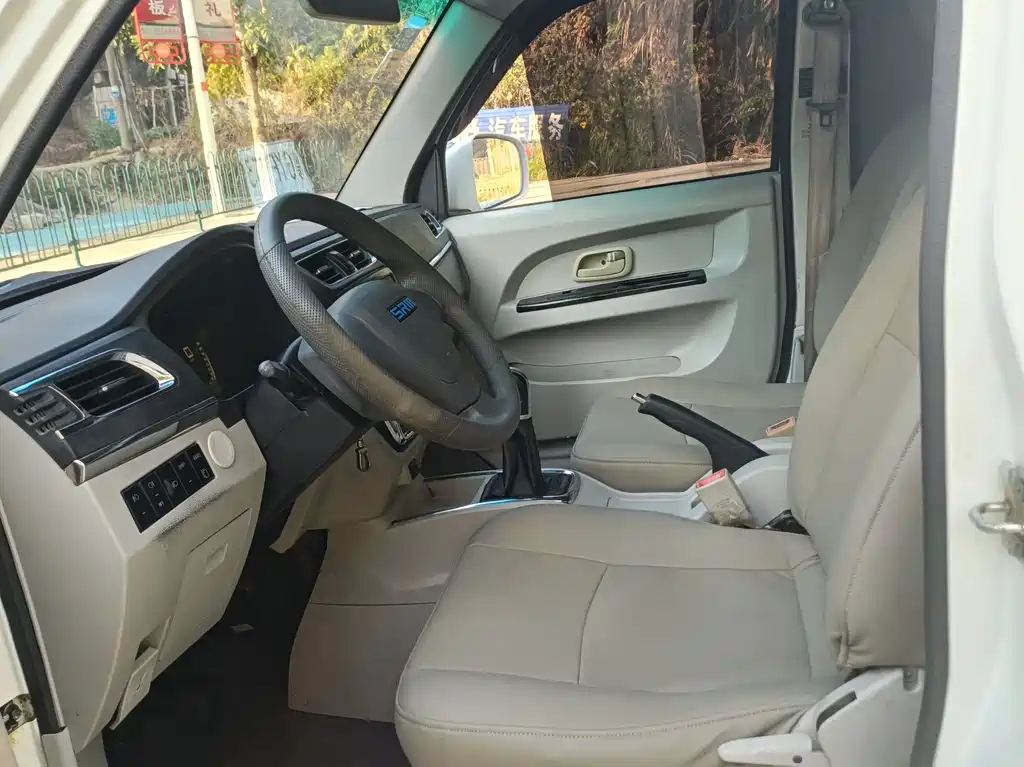 SRM XINYUAN NEW ENERGY LITTLE SEA LION EV