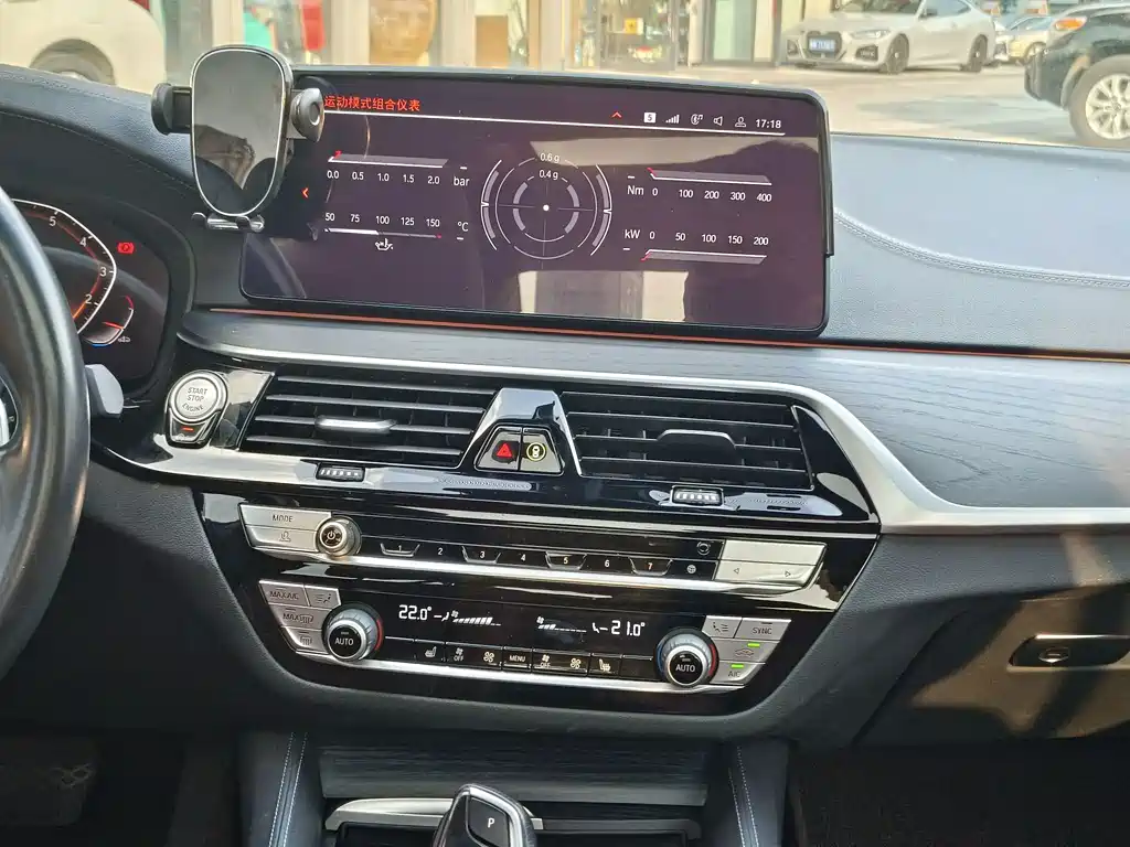 BMW 5 Series — миниатюра 12