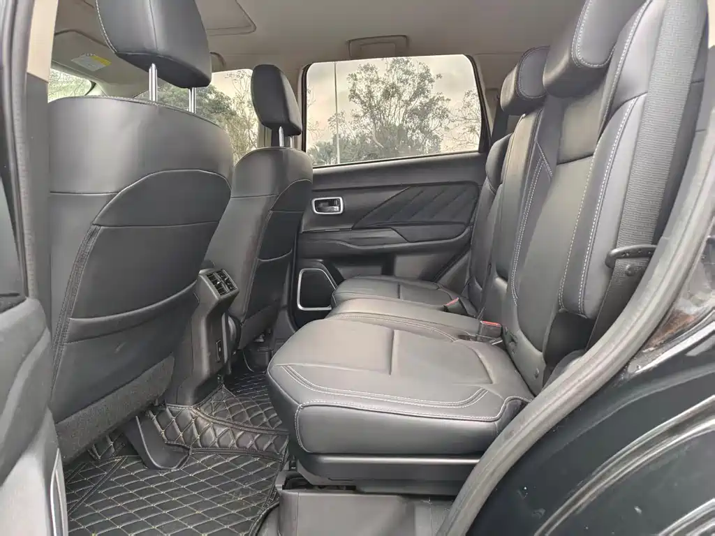 MITSUBISHI OUTLANDER