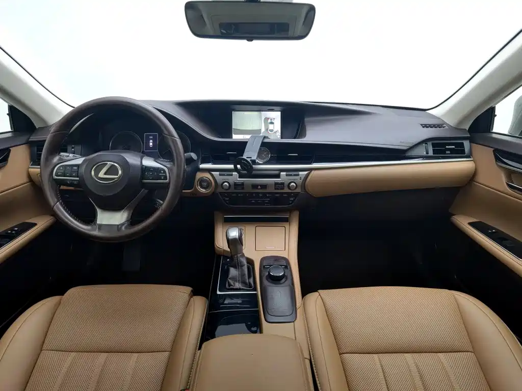 Lexus ES — миниатюра 5