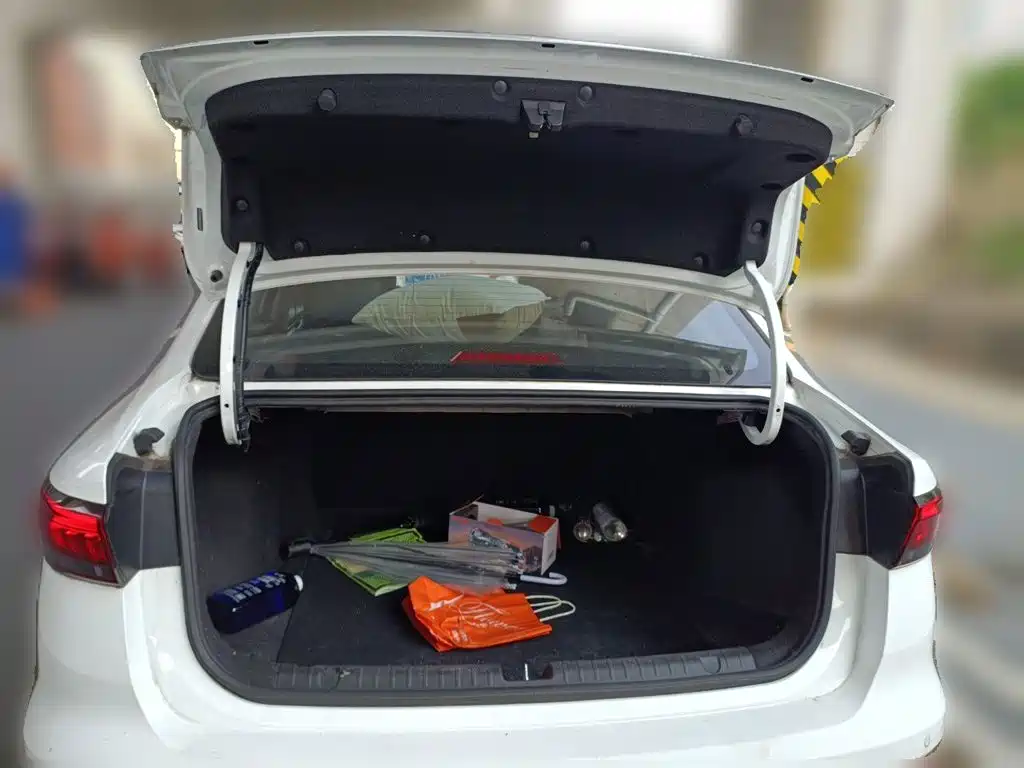 Geely Emgrand — миниатюра 15