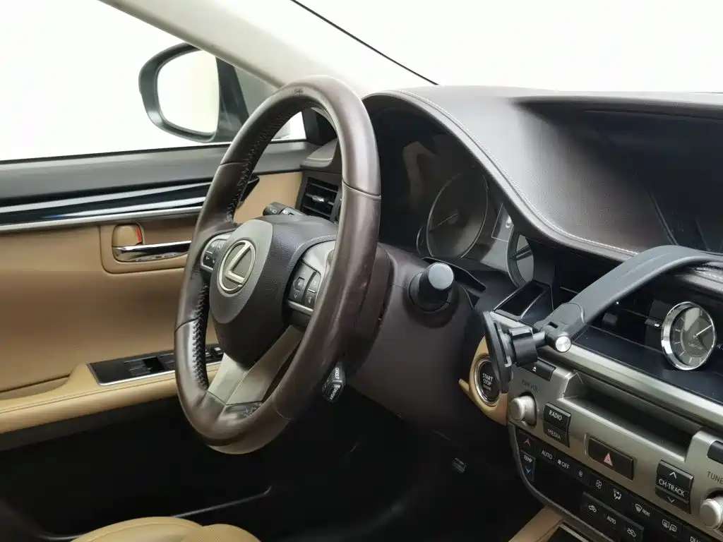 Lexus ES — миниатюра 22