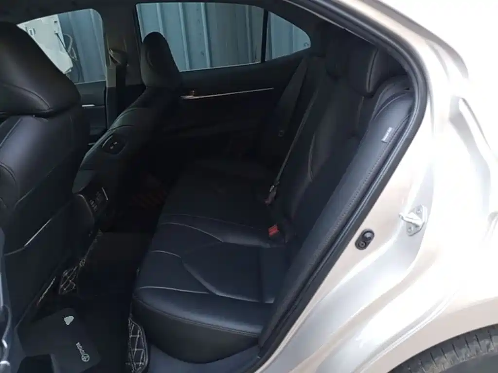 Toyota Camry — миниатюра 17