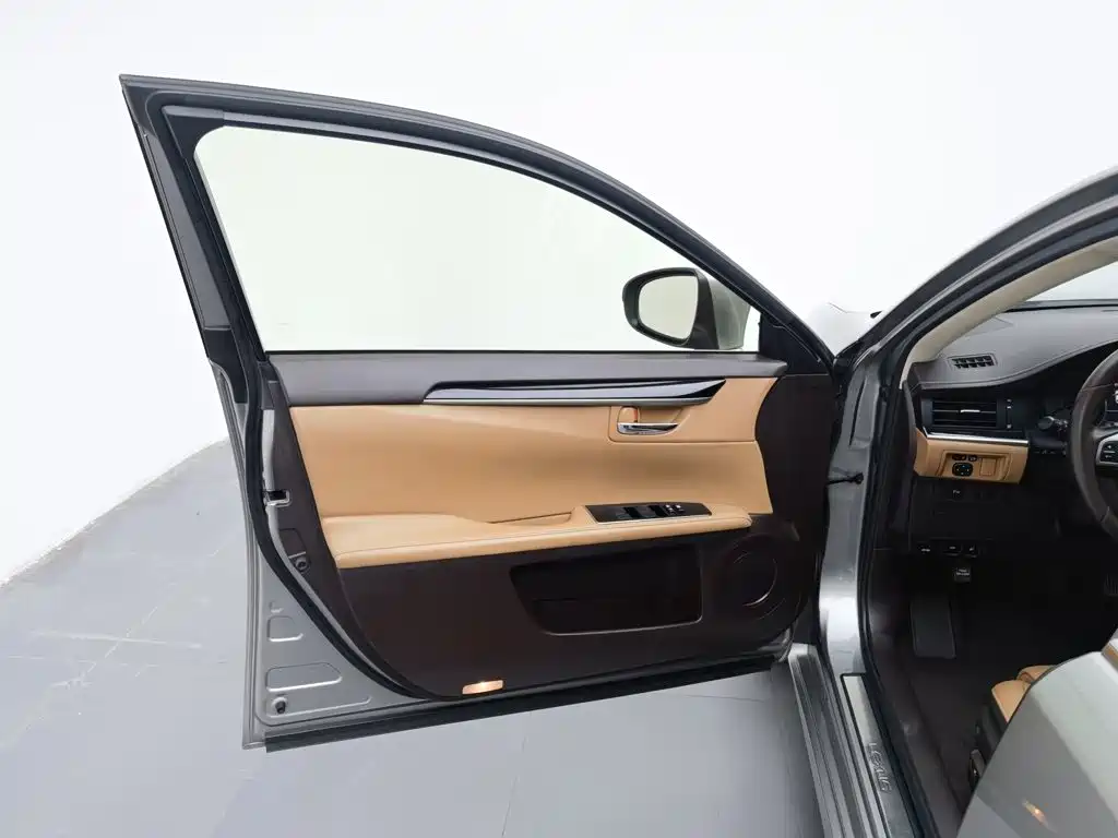 Lexus ES — миниатюра 8