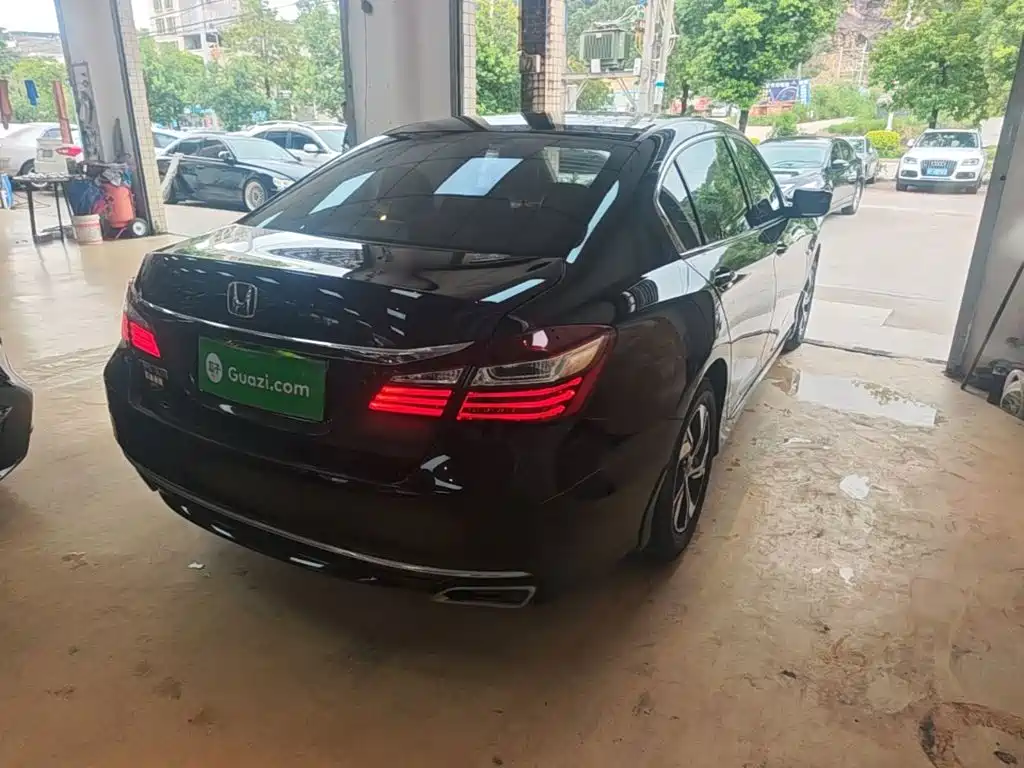 Honda Accord — миниатюра 7