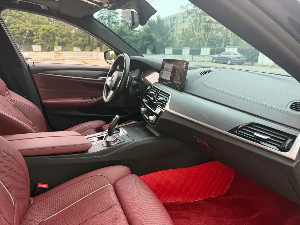BMW 5 Series — миниатюра 11