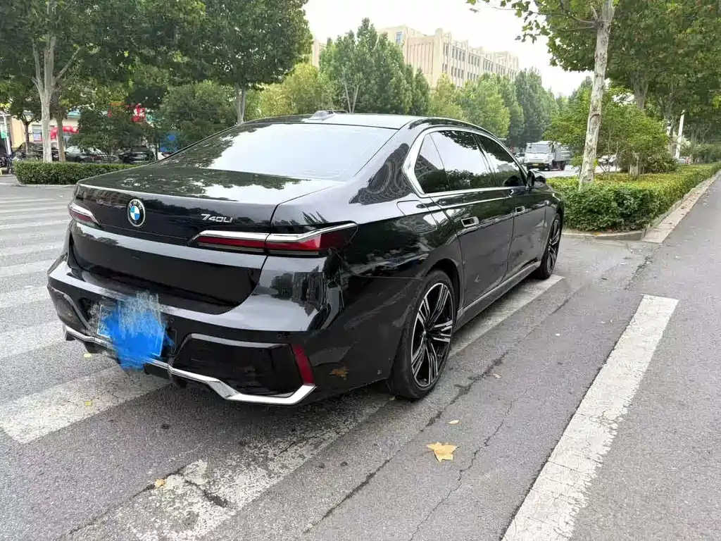 BMW 7 Series — миниатюра 6