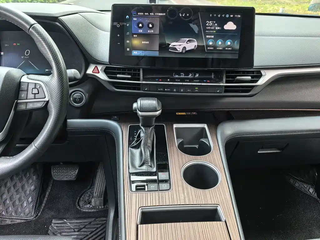 Toyota Granvia — миниатюра 13