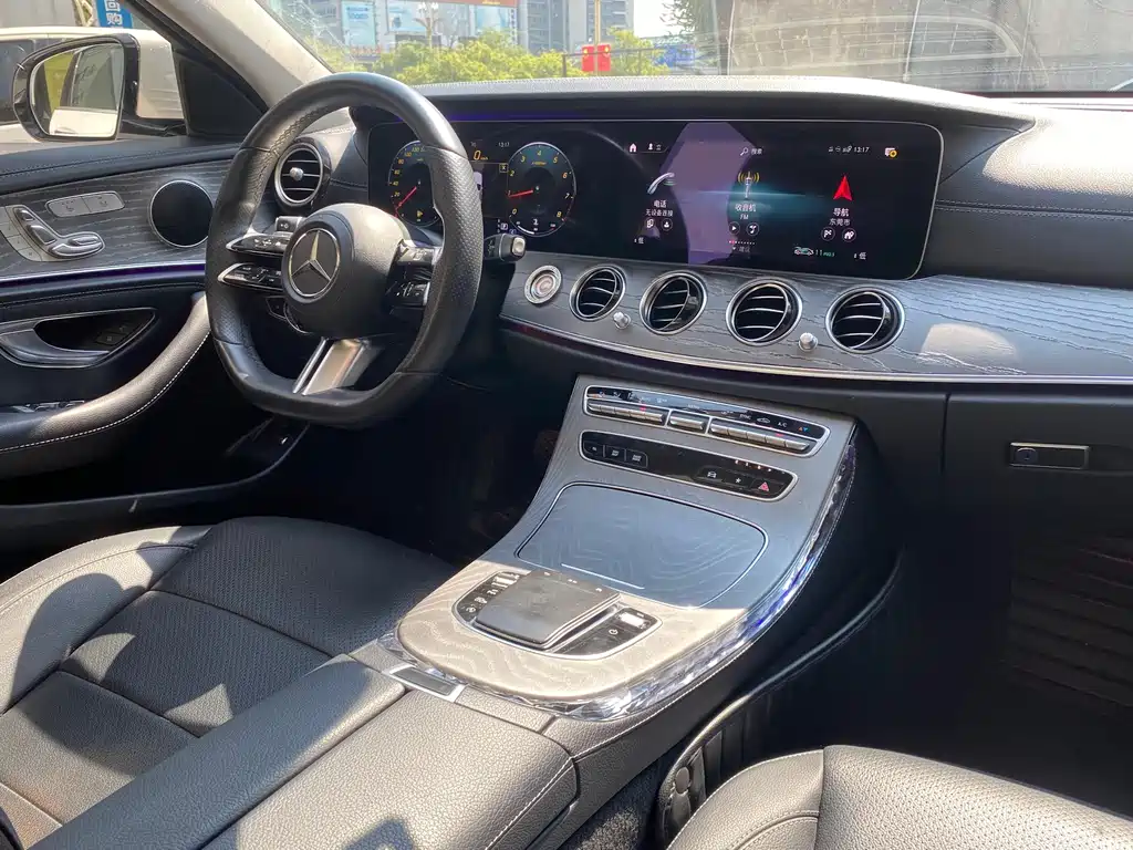 Mercedes-Benz E-Class — миниатюра 11