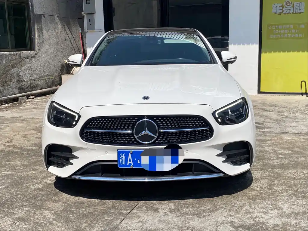 Mercedes-Benz E-Class — миниатюра 2