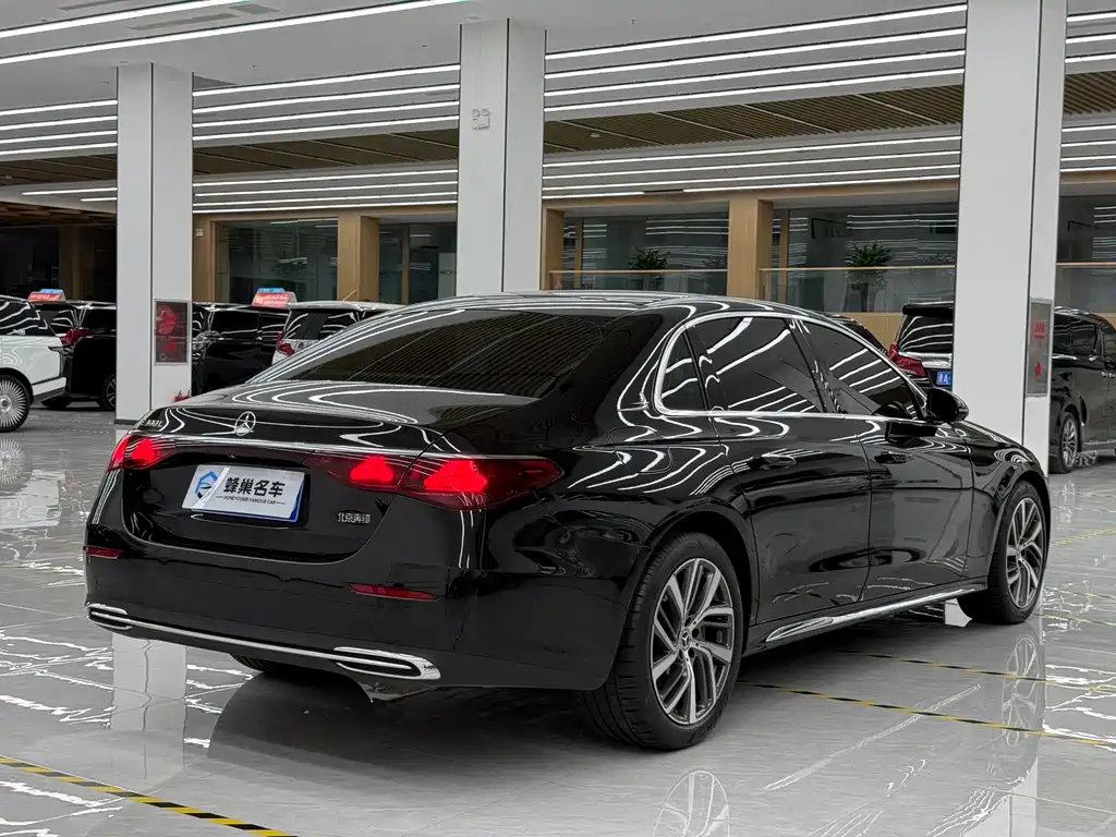 Mercedes-Benz E-Class — миниатюра 8