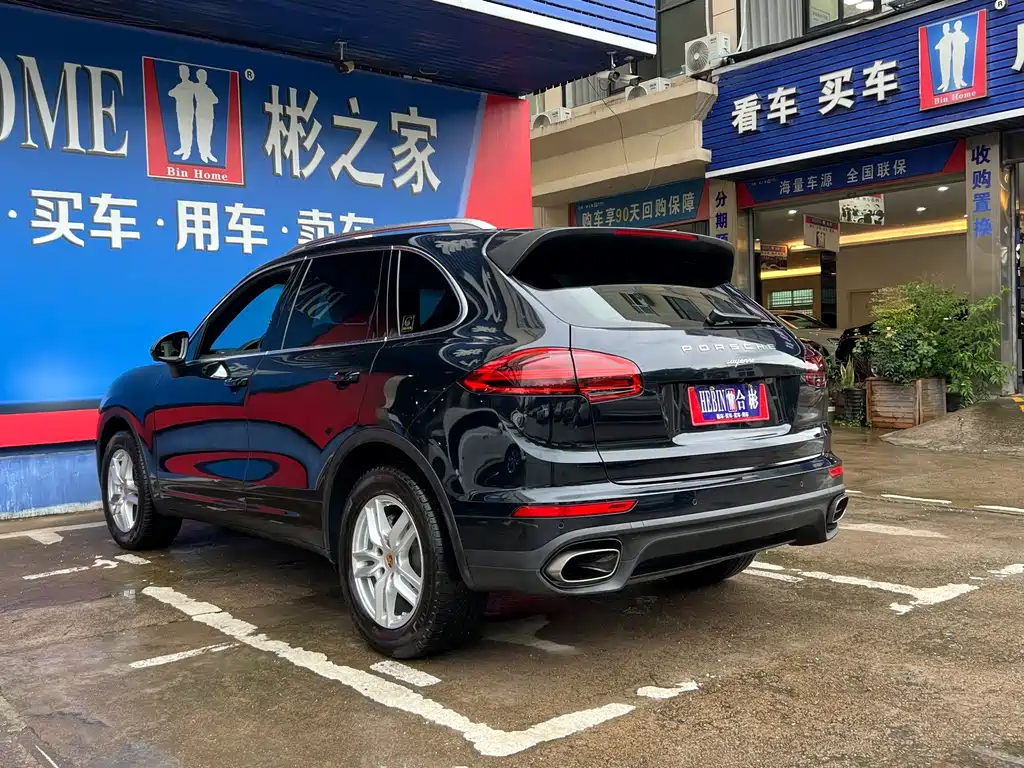 Porsche Cayenne — миниатюра 23