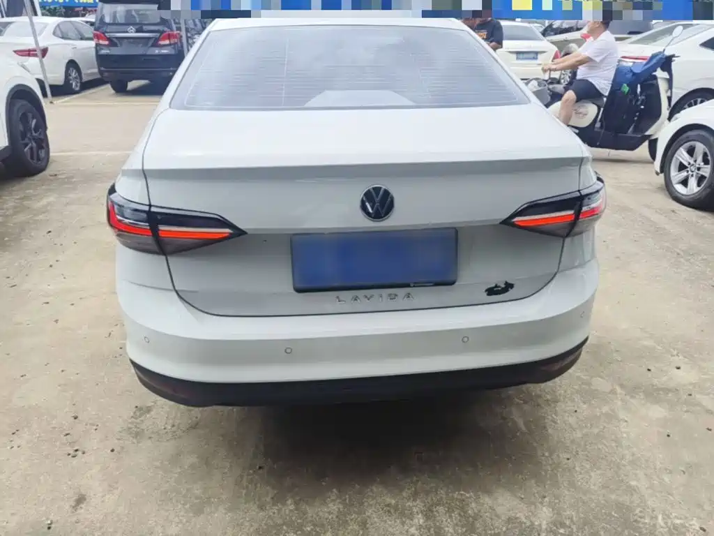Volkswagen Lavida — миниатюра 6