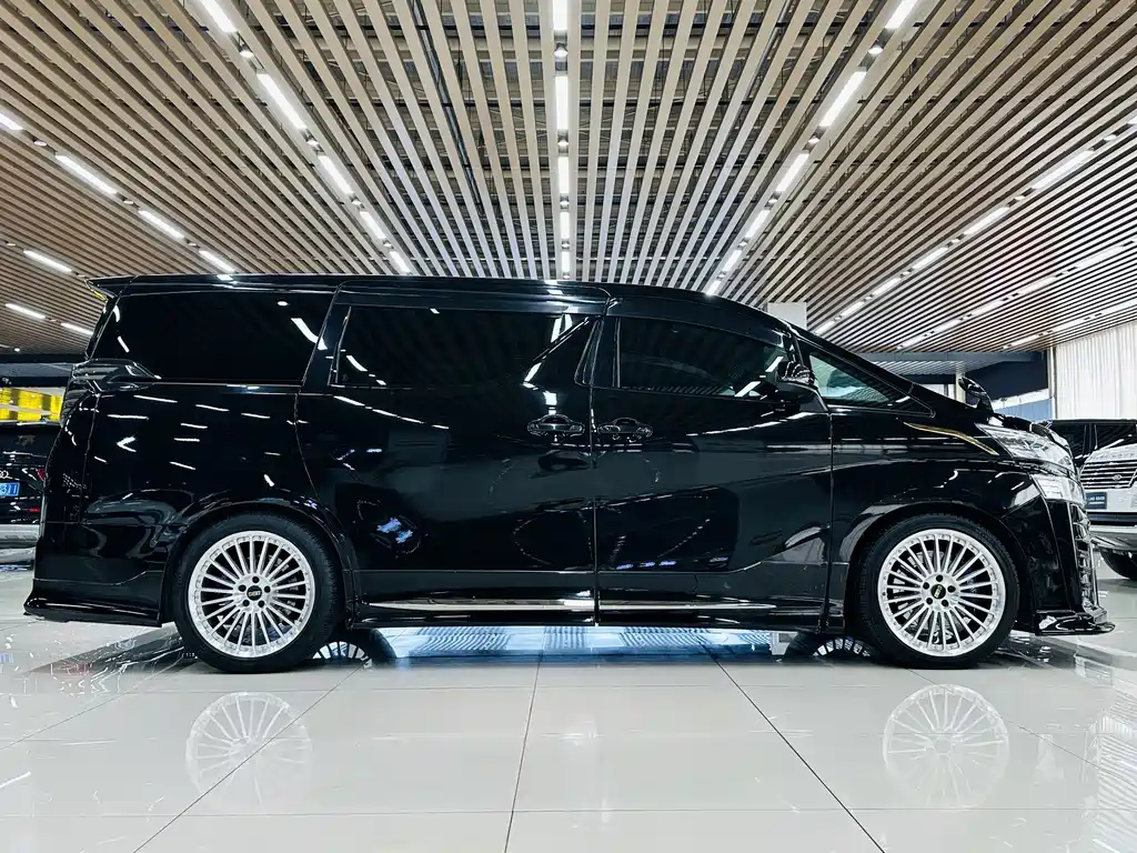 Toyota Vellfire — миниатюра 17