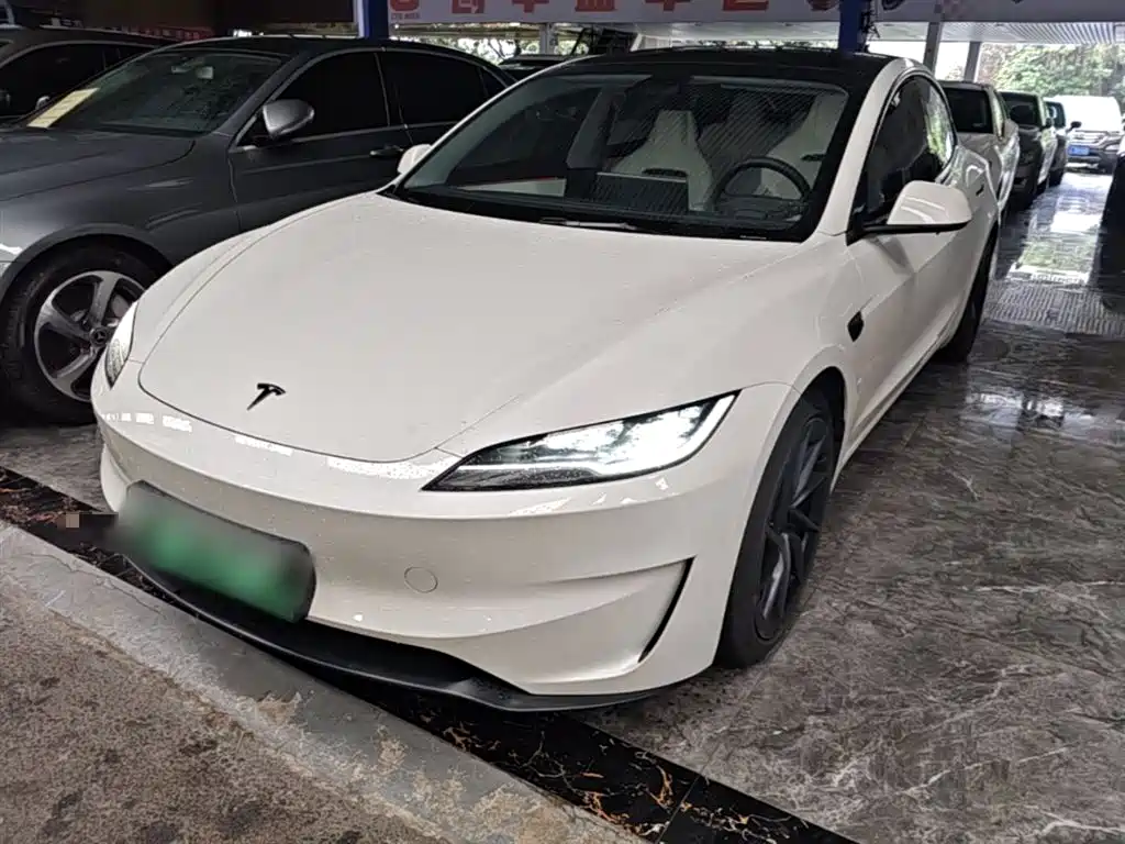 Tesla Model 3 2024