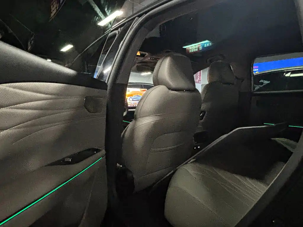 Geely Galaxy Galaxy 8 8 2025 130km EM-P