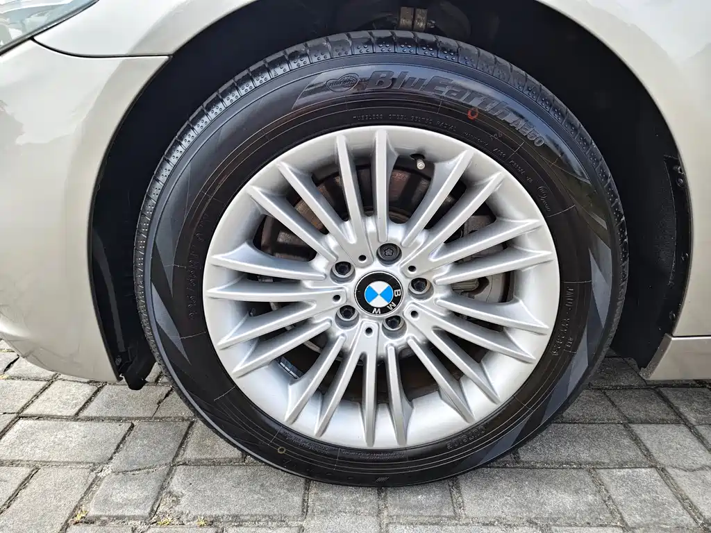 BMW 5 Series — миниатюра 5