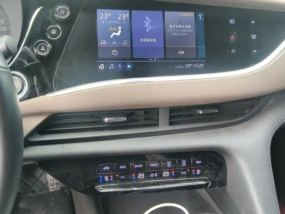 Buick Enclave — миниатюра 13