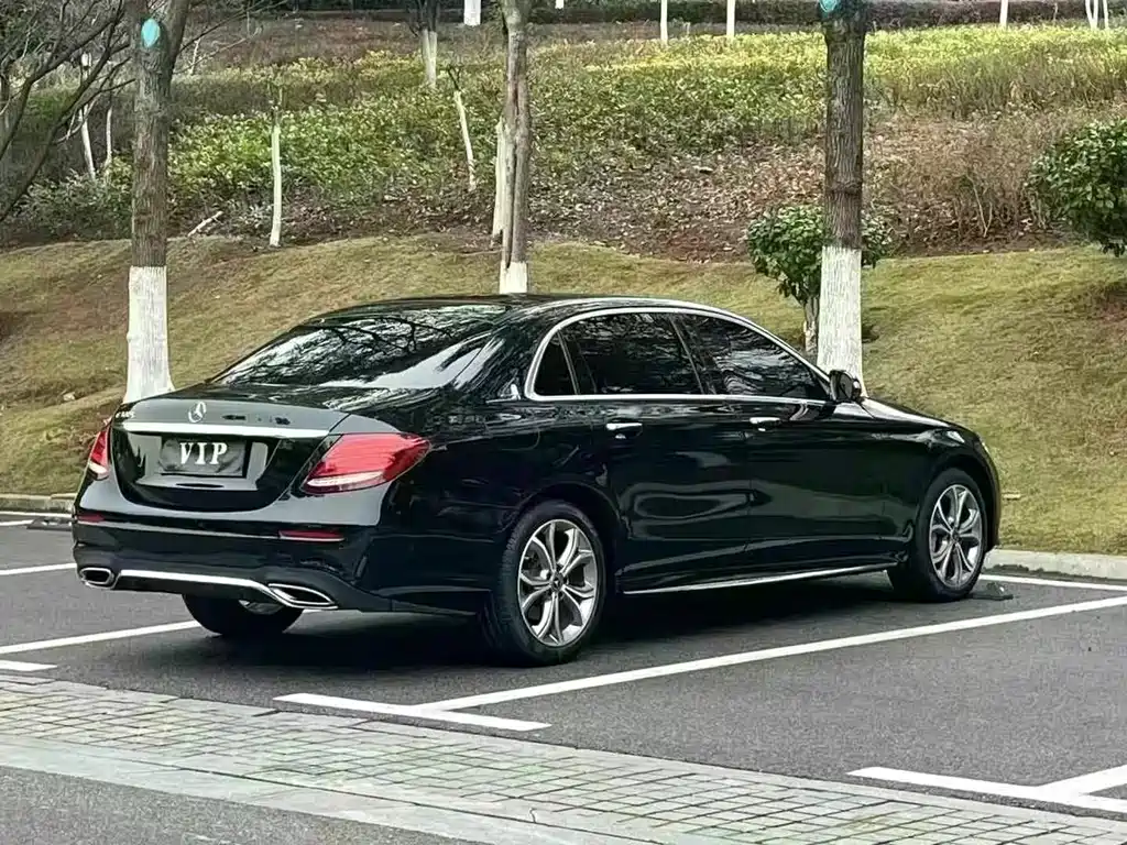 Mercedes-Benz E-Class — миниатюра 7