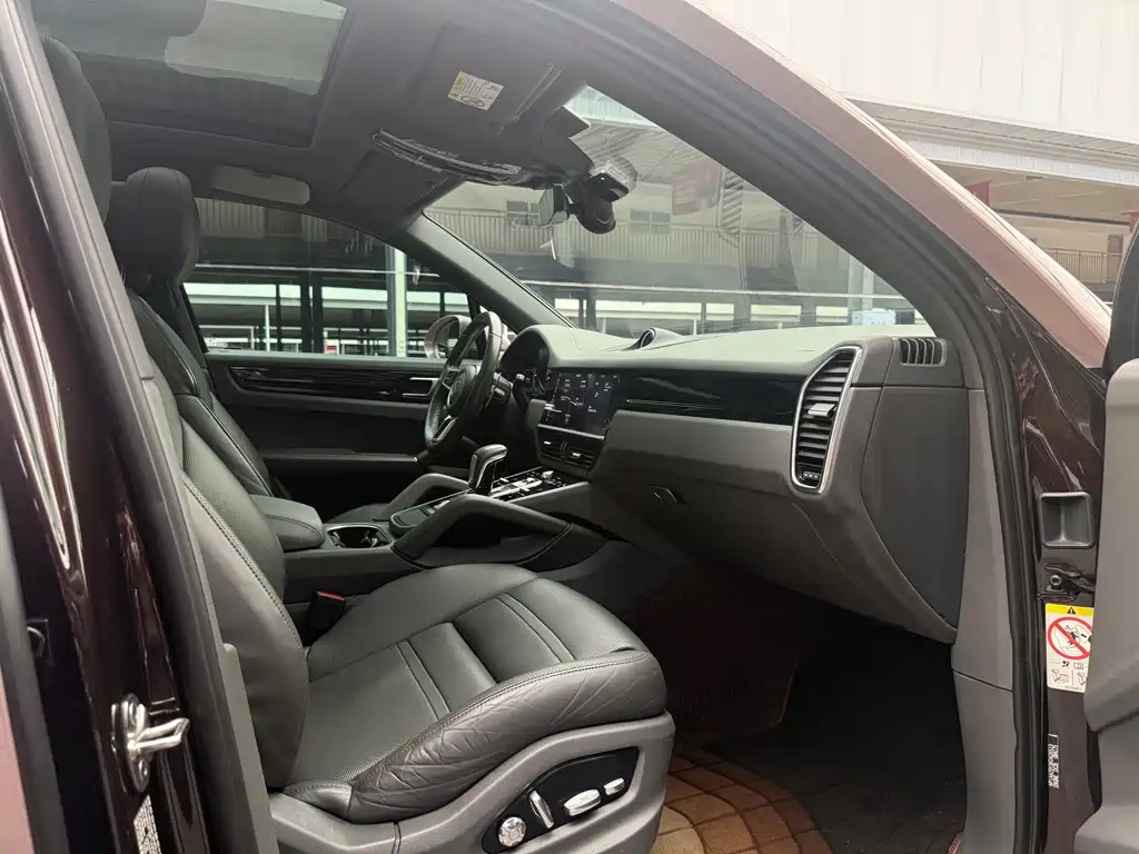 Porsche Cayenne — миниатюра 18