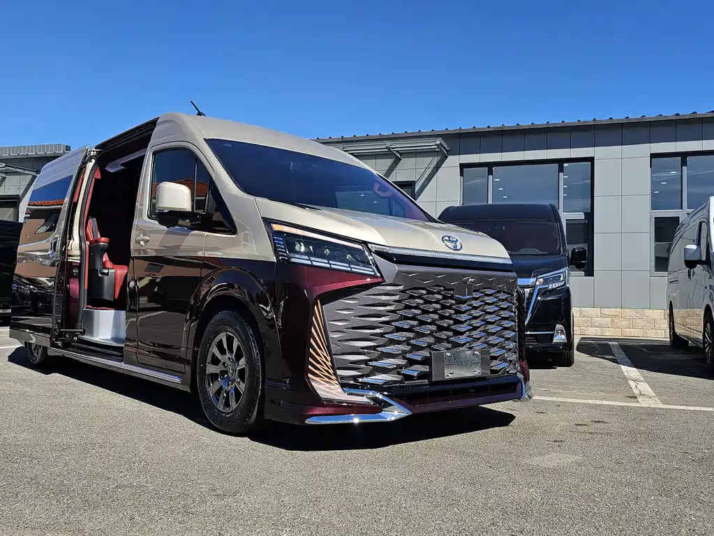 Toyota HiAce 2025 3.5L AT