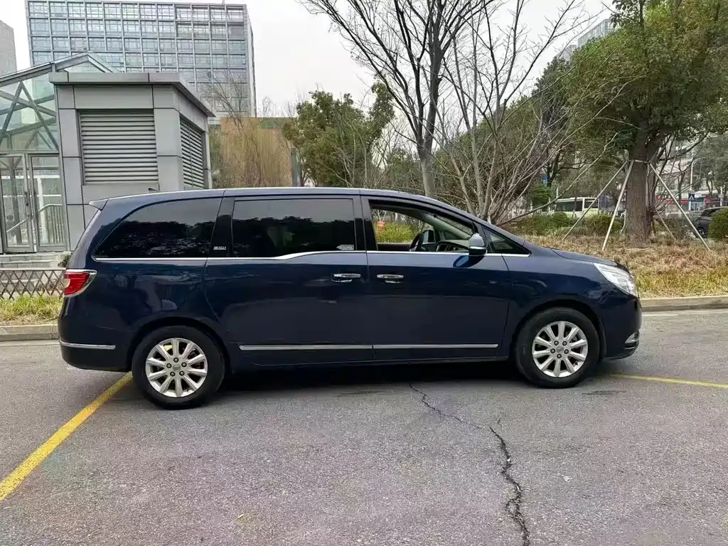 Buick GL8 — миниатюра 3