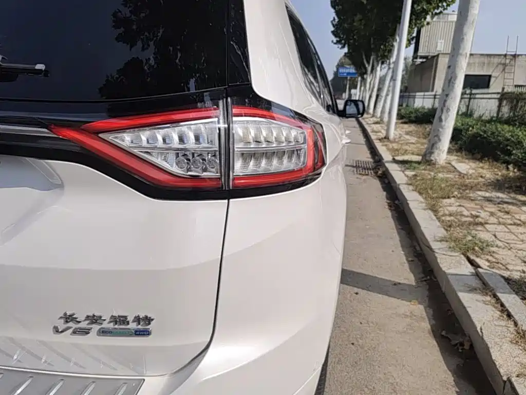 Ford Edge — миниатюра 8