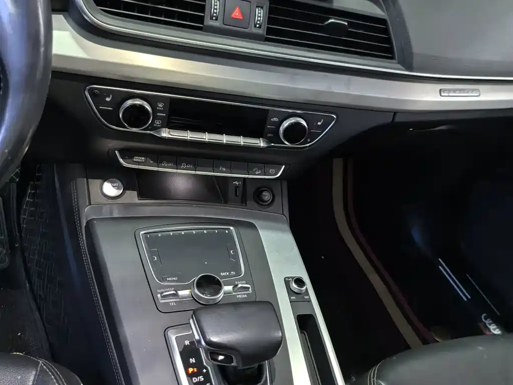 Audi Q5L — миниатюра 10